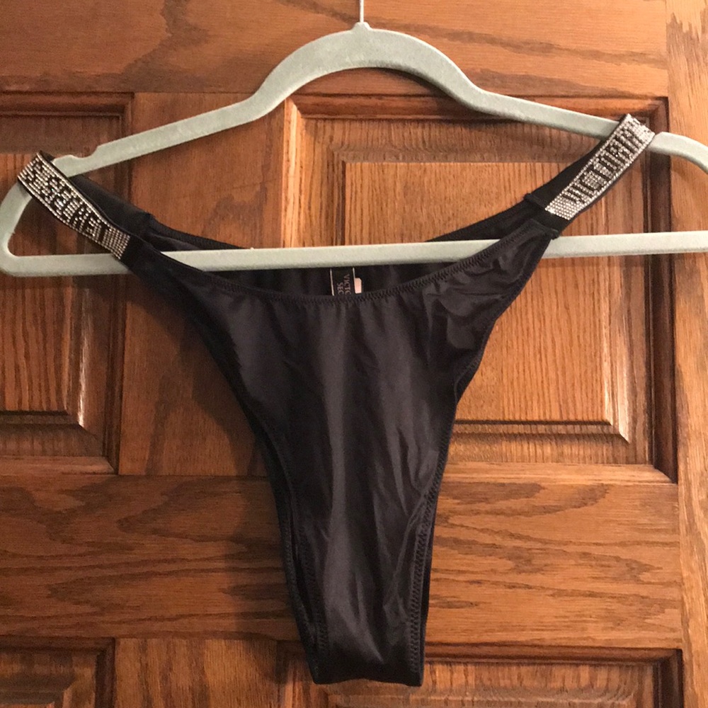 Victoria’s Secret Black shines strap panty XL
